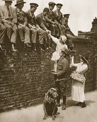 Ein großer Australier hilft beim Verkauf von Rosen an verwundete Soldaten: ein Vorfall am Rosentag, aus The Illustrated War News, 21. Juni 1916